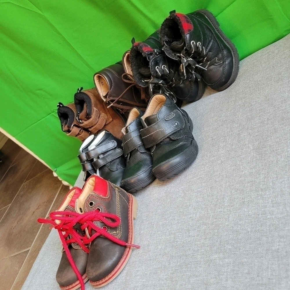 Bundle of 6 pairs of shoes for kids.‎